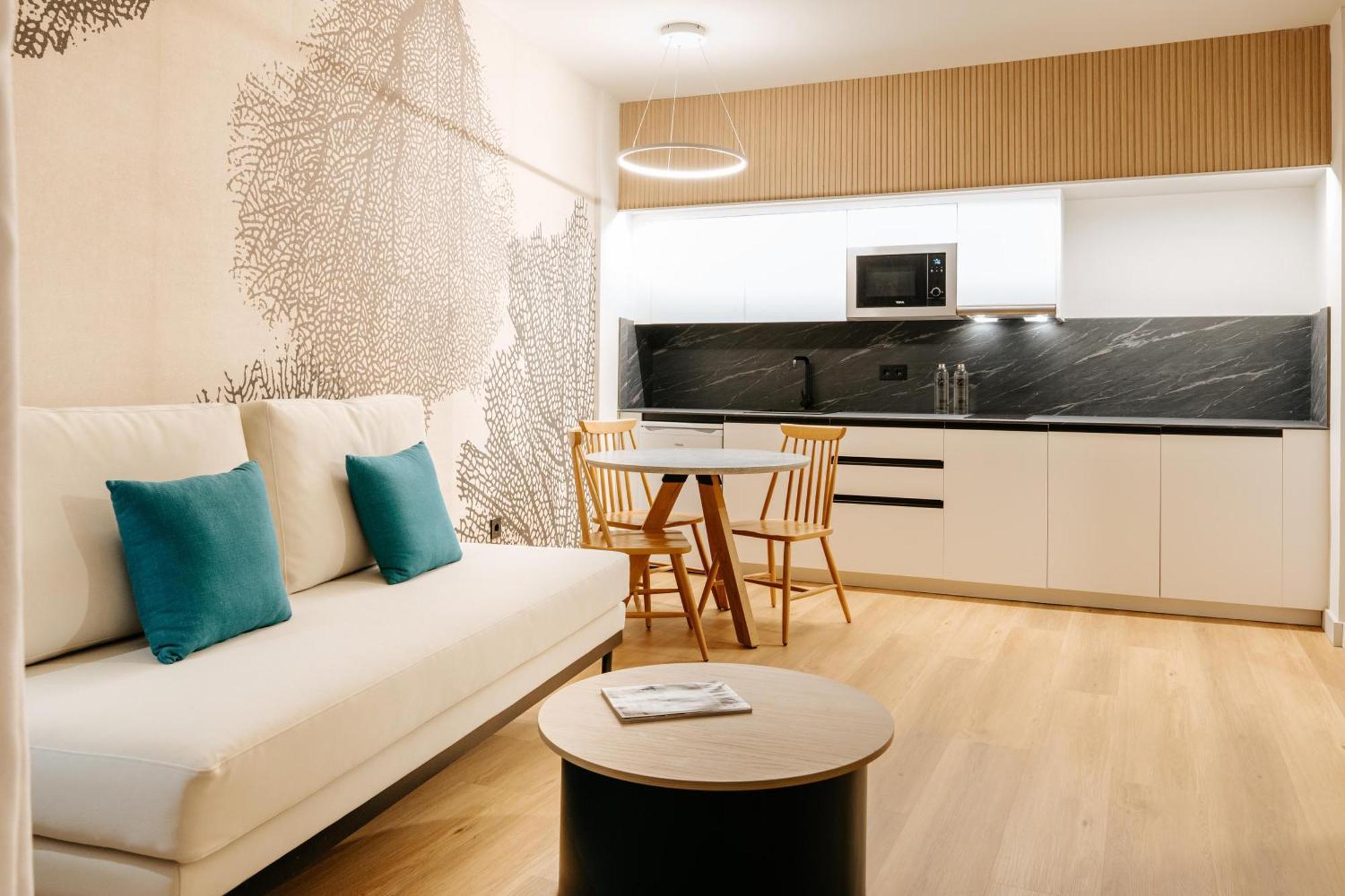 R2 Higos Aparthotel *